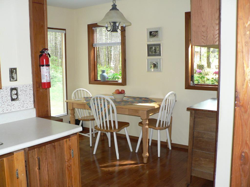 Cedar Song B&B Parksville Quarto foto